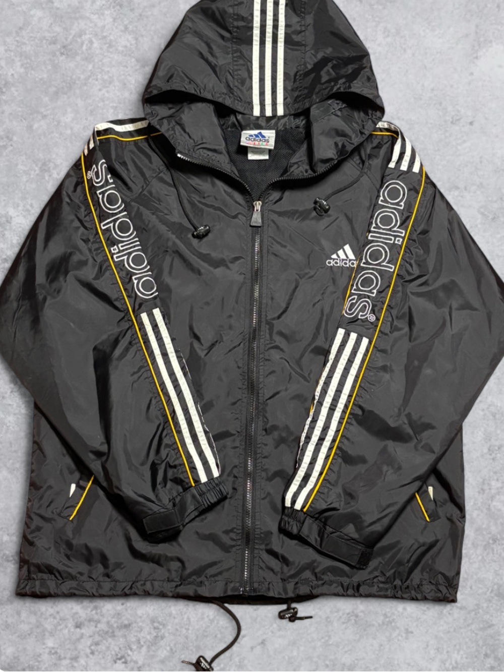 Vintage 90’s Adidas Windbreaker Jacket Size Medium